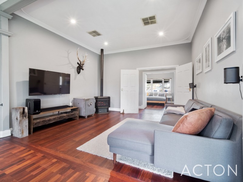 110 Queens Road, South Guildford WA 6055