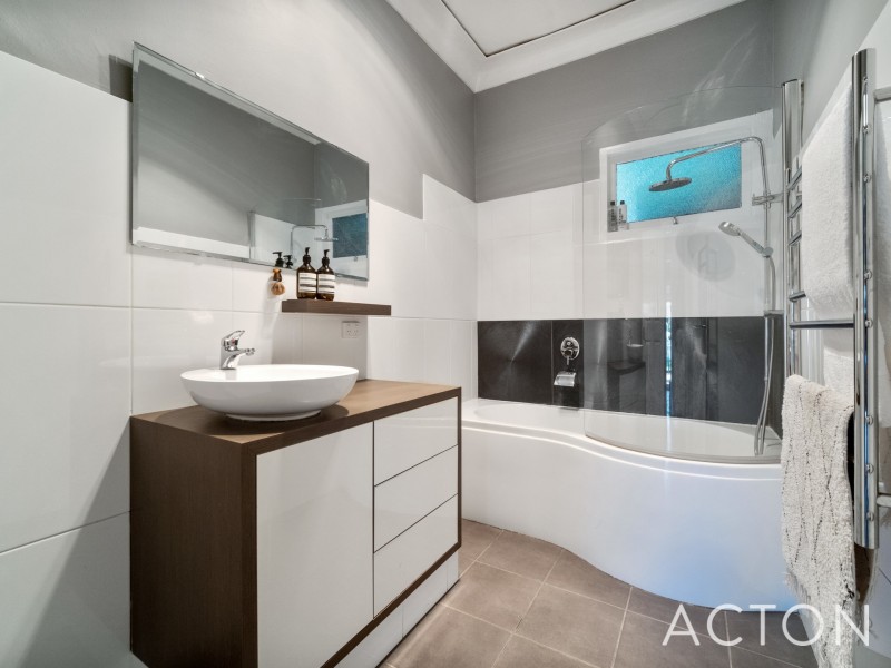 110 Queens Road, South Guildford WA 6055