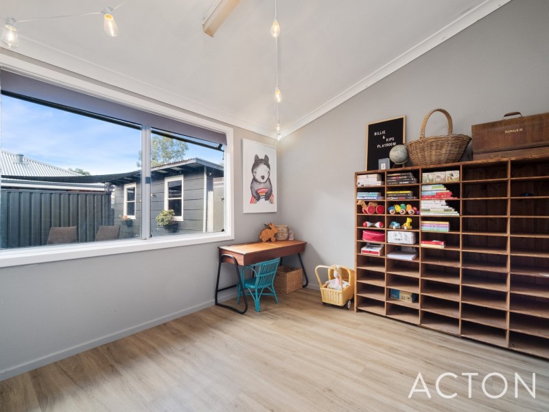 110 Queens Road, South Guildford WA 6055