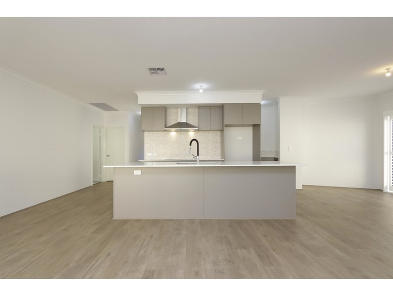 15 Jagoe Loop, Willagee WA 6156