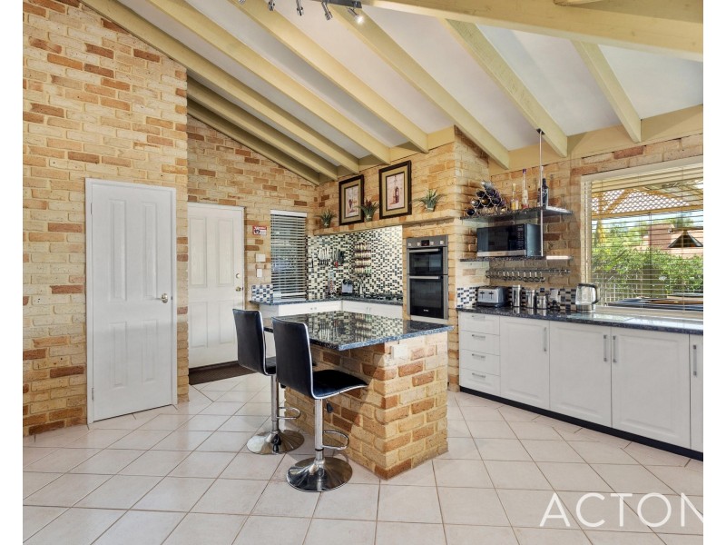 90 Sylvan Crescent, Leeming WA 6149