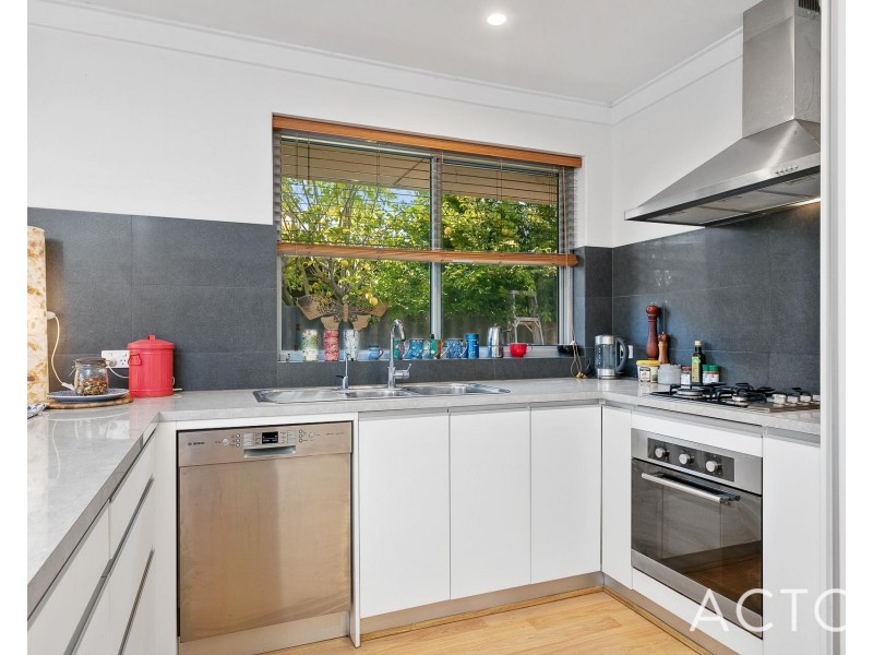 4B Ochiltree Way, Kardinya WA 6163