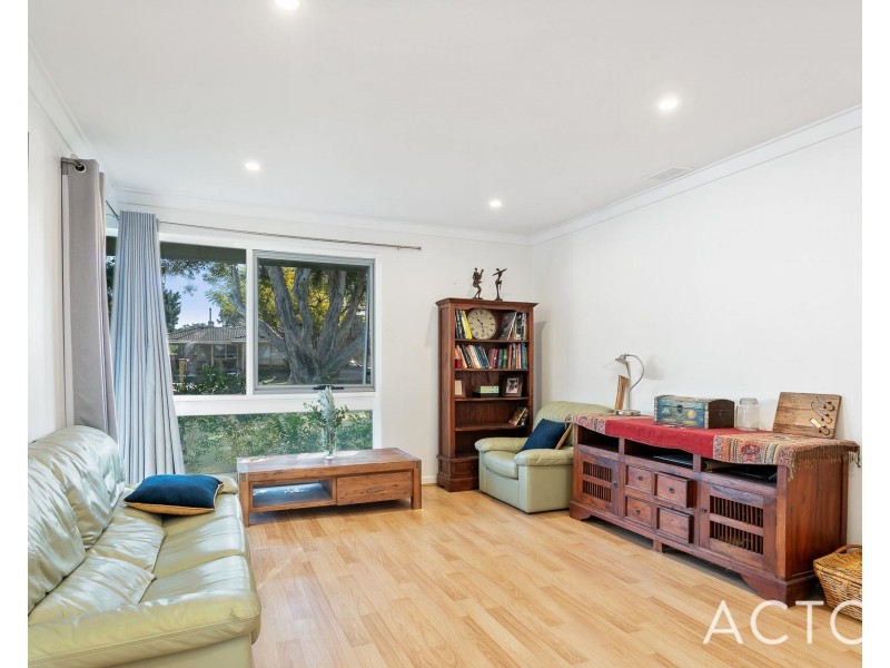 4B Ochiltree Way, Kardinya WA 6163