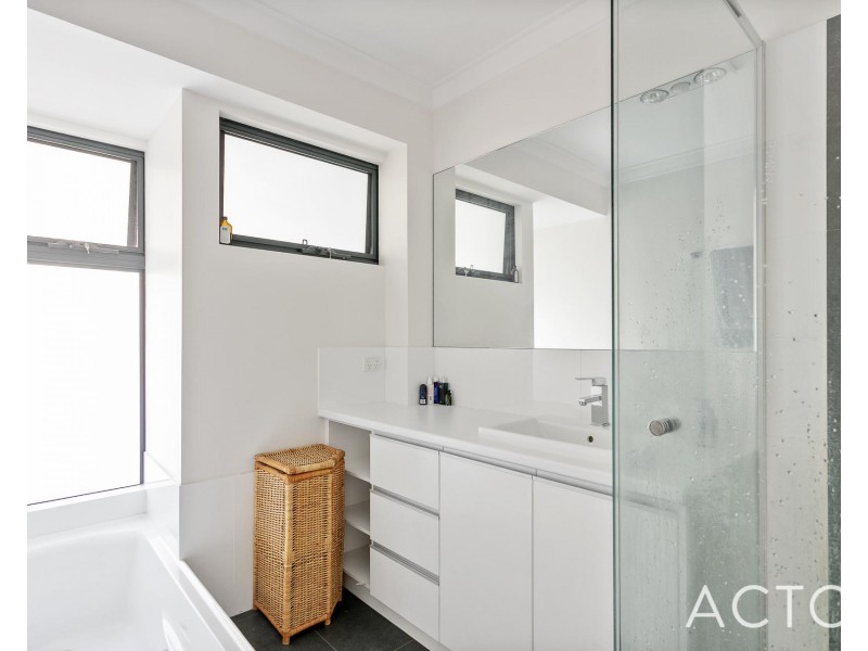 4B Ochiltree Way, Kardinya WA 6163