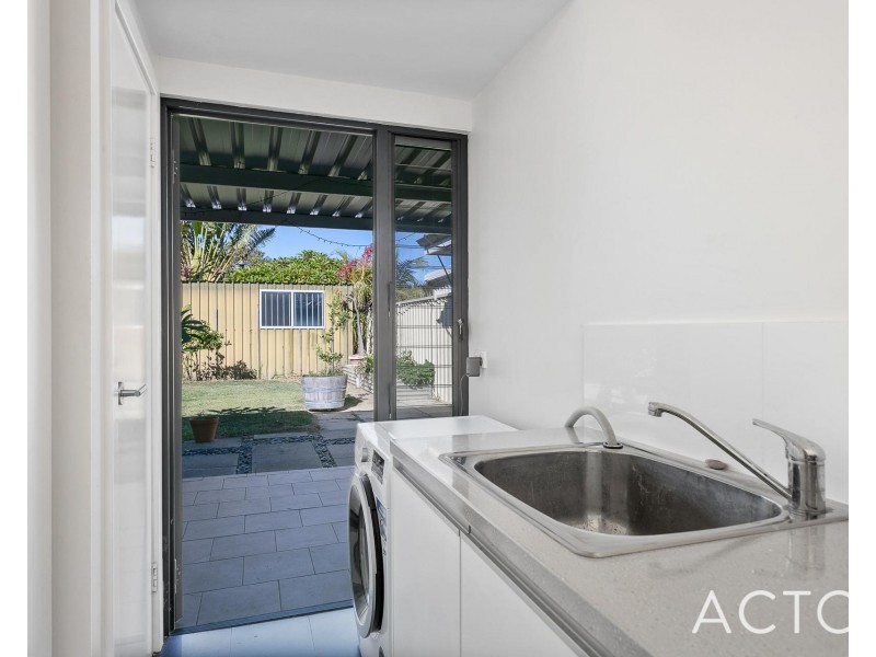 4B Ochiltree Way, Kardinya WA 6163