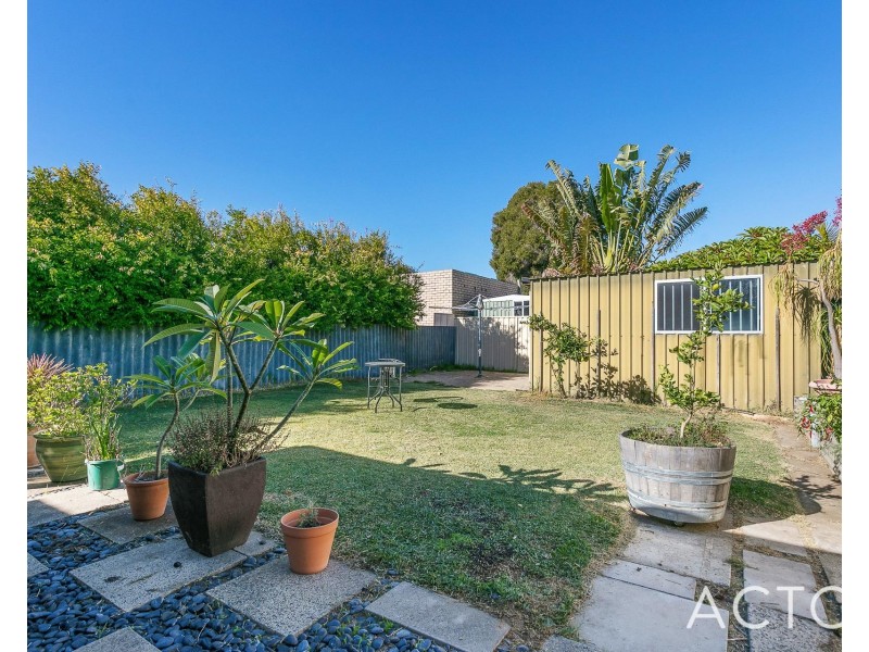 4B Ochiltree Way, Kardinya WA 6163