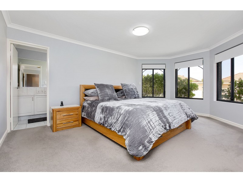 4 Perth Place, Canning Vale WA 6155