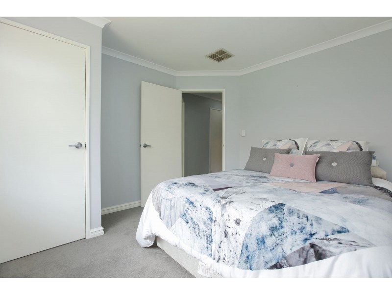 4 Perth Place, Canning Vale WA 6155