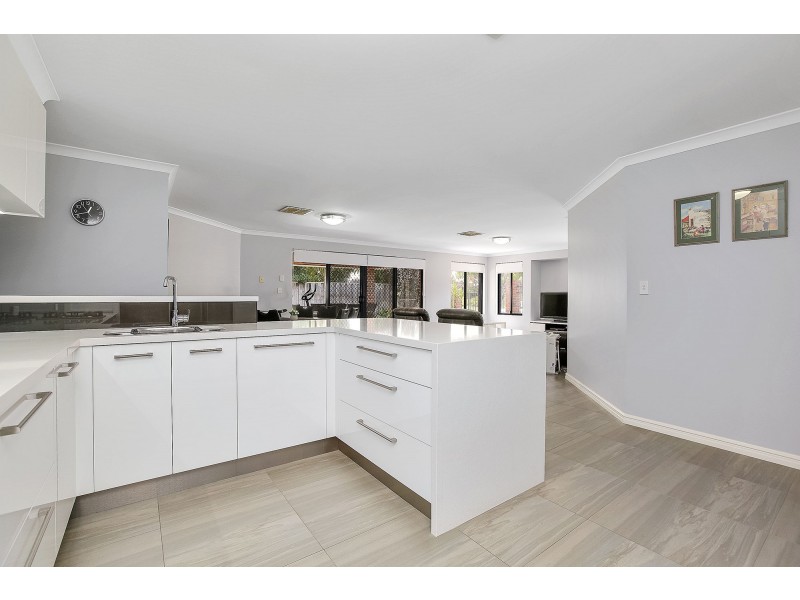 4 Perth Place, Canning Vale WA 6155