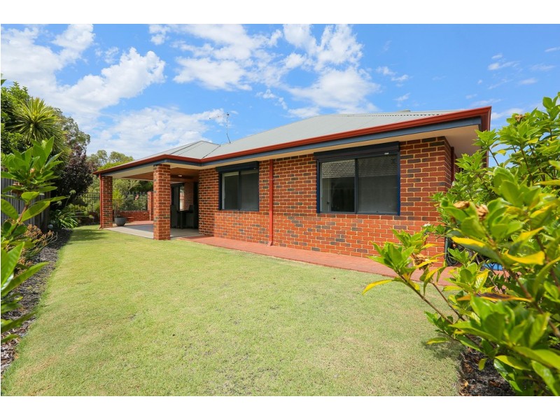 4 Perth Place, Canning Vale WA 6155