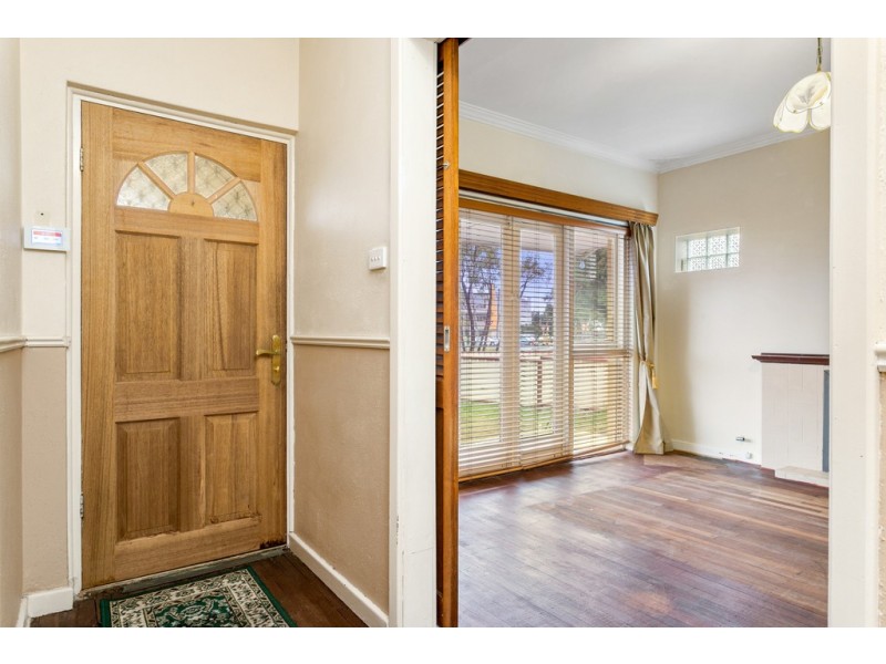 225 Hamilton St, Queens Park WA 6107