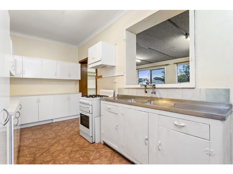 225 Hamilton St, Queens Park WA 6107