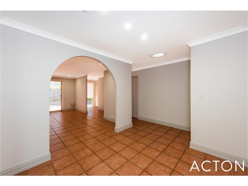 2a Gairloch St, Applecross WA 6153