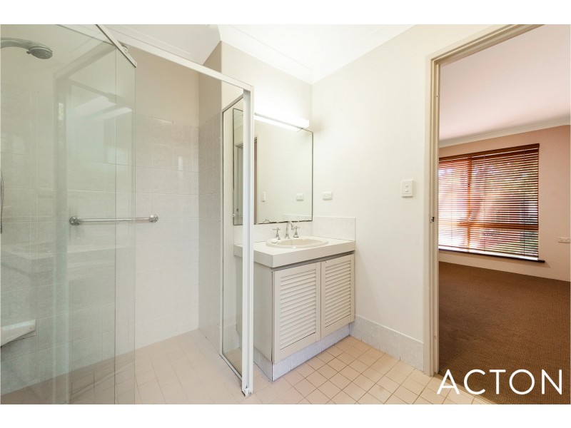 2a Gairloch St, Applecross WA 6153