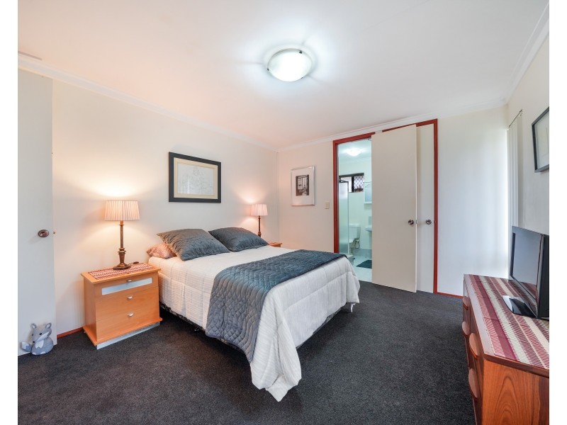 8 Worthington Road, Booragoon WA 6154