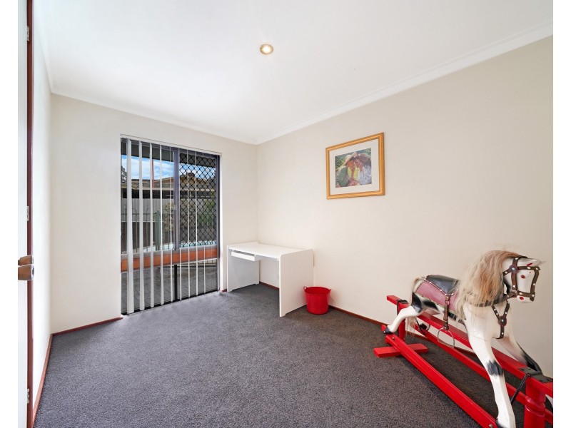 8 Worthington Road, Booragoon WA 6154