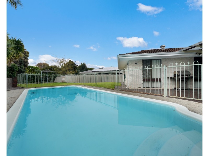 8 Worthington Road, Booragoon WA 6154