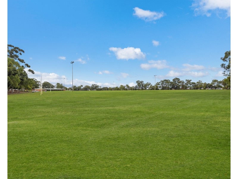 8 Worthington Road, Booragoon WA 6154