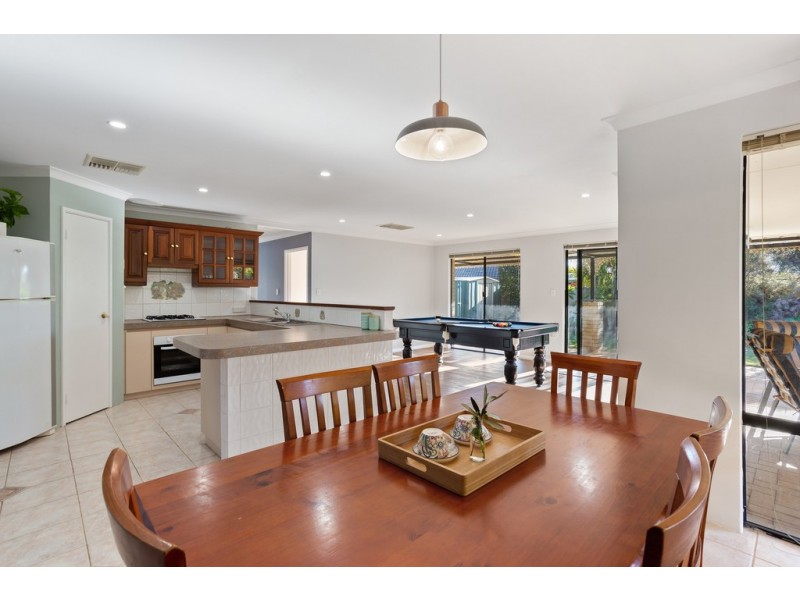 7 Coomer Elbow, South Guildford WA 6055