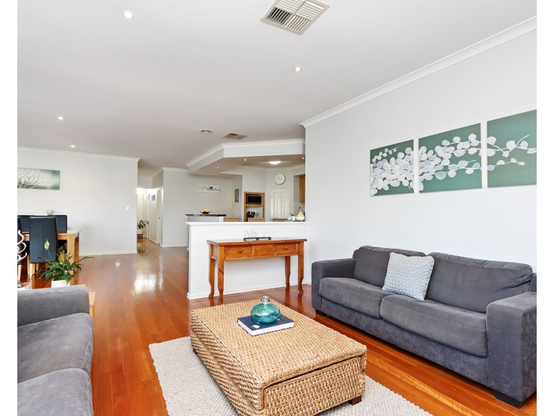 27 Glentrool Gardens, Canning Vale WA 6155