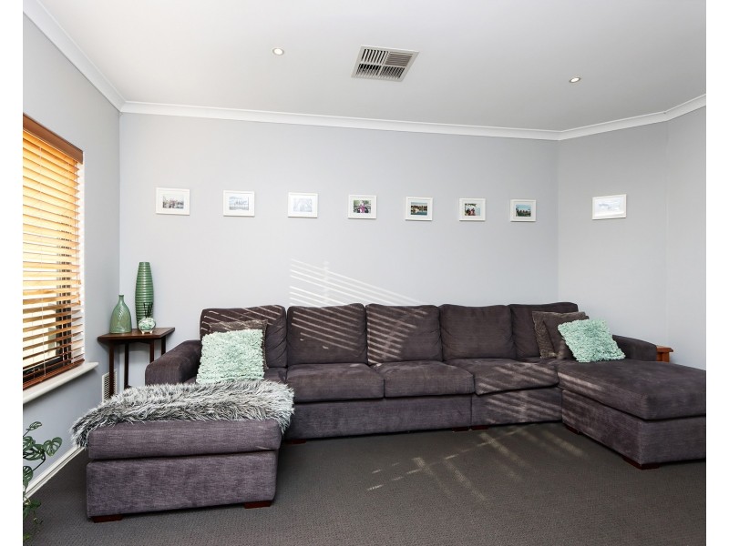 27 Glentrool Gardens, Canning Vale WA 6155