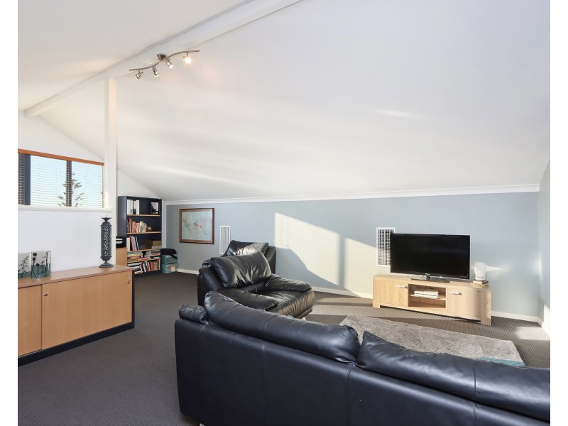 27 Glentrool Gardens, Canning Vale WA 6155