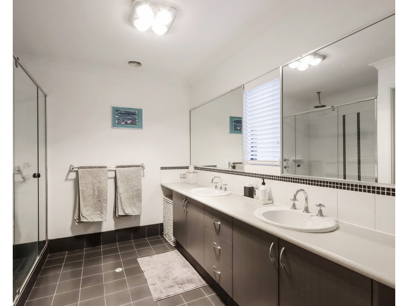 27 Glentrool Gardens, Canning Vale WA 6155