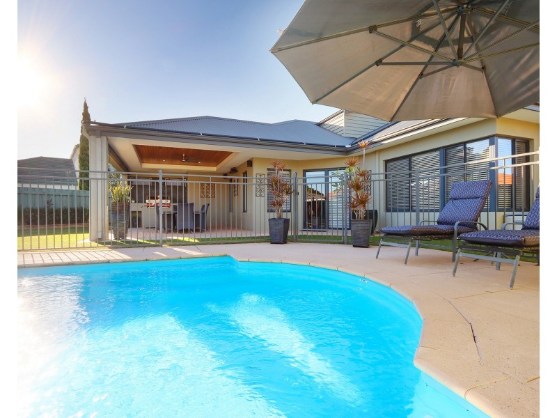 27 Glentrool Gardens, Canning Vale WA 6155