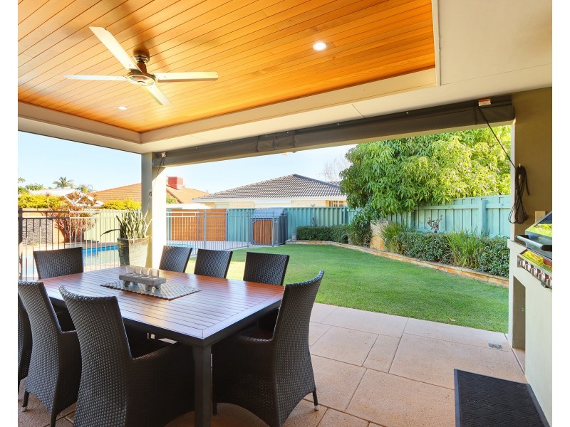 27 Glentrool Gardens, Canning Vale WA 6155