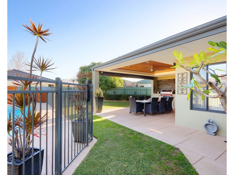 27 Glentrool Gardens, Canning Vale WA 6155