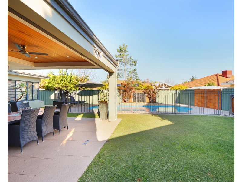 27 Glentrool Gardens, Canning Vale WA 6155