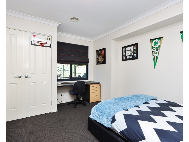 27 Glentrool Gardens, Canning Vale WA 6155