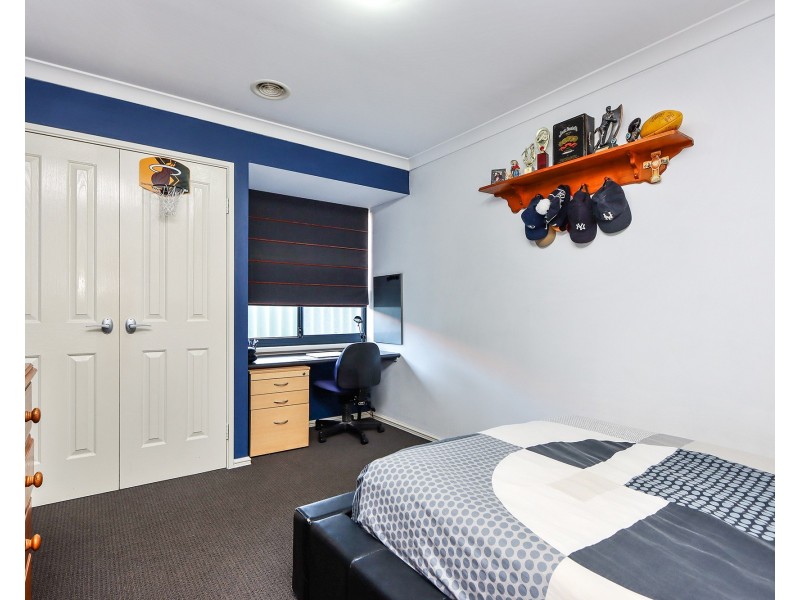 27 Glentrool Gardens, Canning Vale WA 6155