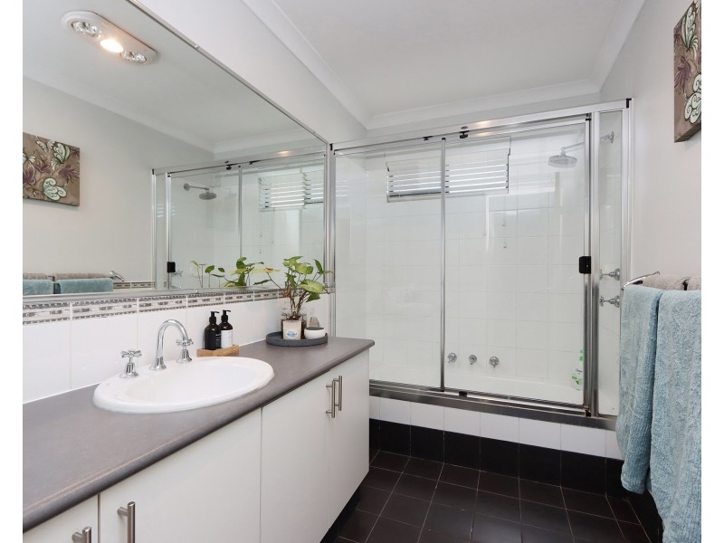 27 Glentrool Gardens, Canning Vale WA 6155