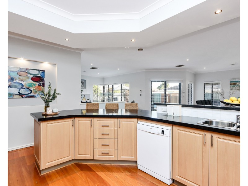 27 Glentrool Gardens, Canning Vale WA 6155