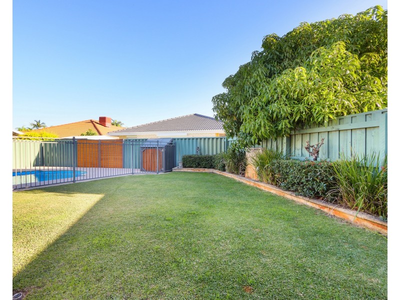 27 Glentrool Gardens, Canning Vale WA 6155