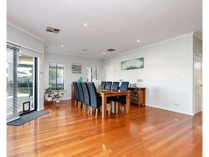 27 Glentrool Gardens, Canning Vale WA 6155