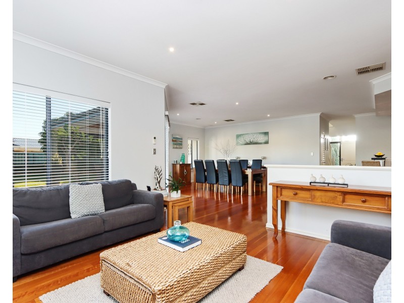 27 Glentrool Gardens, Canning Vale WA 6155