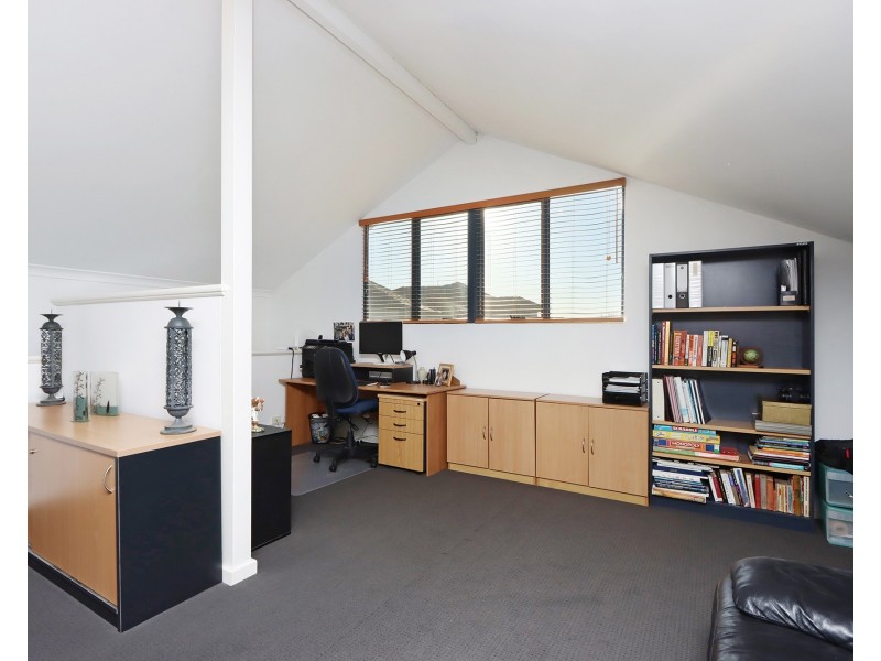 27 Glentrool Gardens, Canning Vale WA 6155