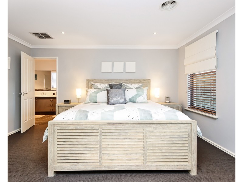 27 Glentrool Gardens, Canning Vale WA 6155