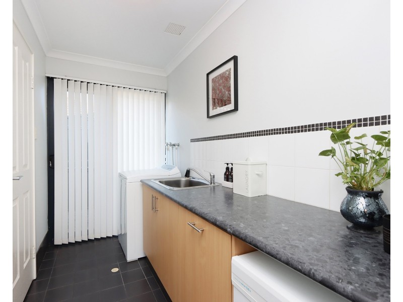 27 Glentrool Gardens, Canning Vale WA 6155