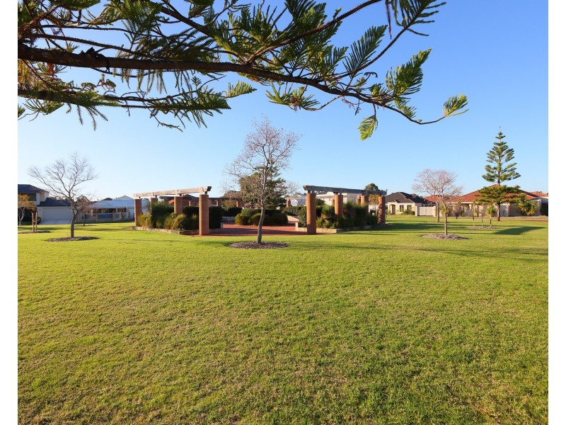 27 Glentrool Gardens, Canning Vale WA 6155
