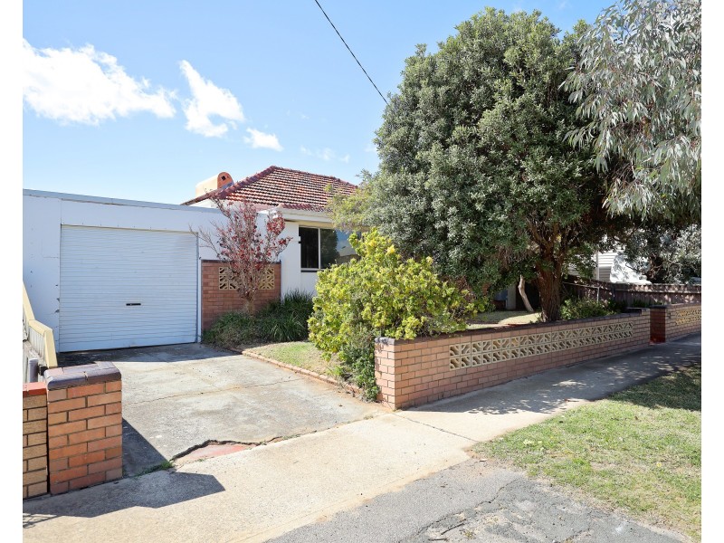 152 Edmund Street, Beaconsfield WA 6162