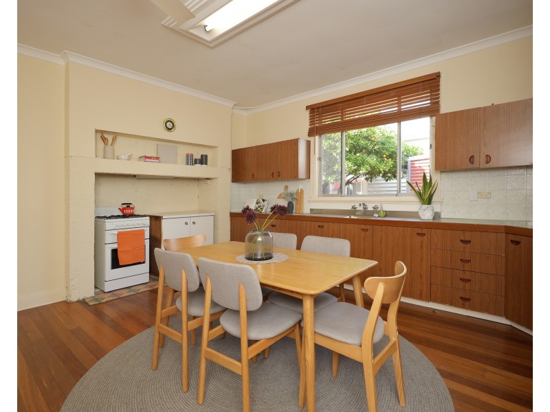 152 Edmund Street, Beaconsfield WA 6162