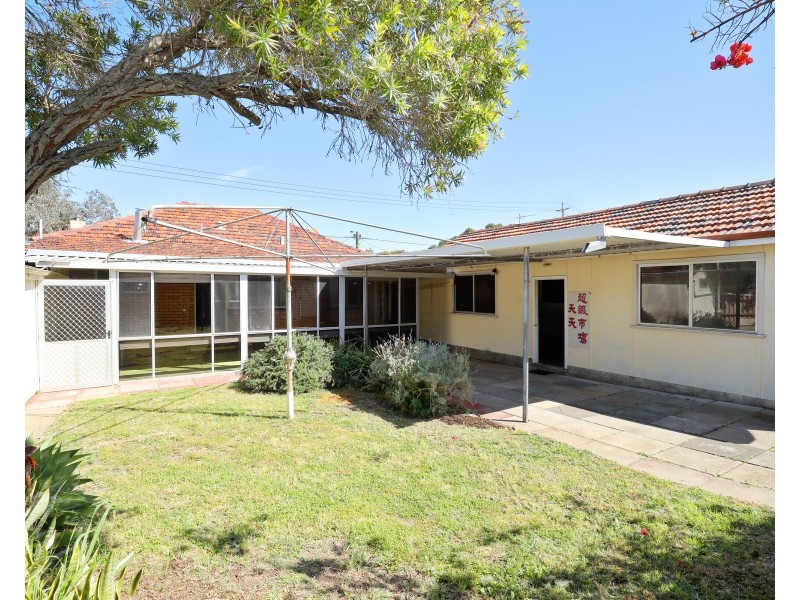 152 Edmund Street, Beaconsfield WA 6162