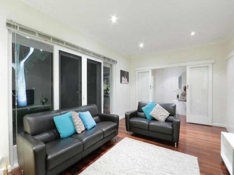 16 Calpin Cr, Attadale WA 6156