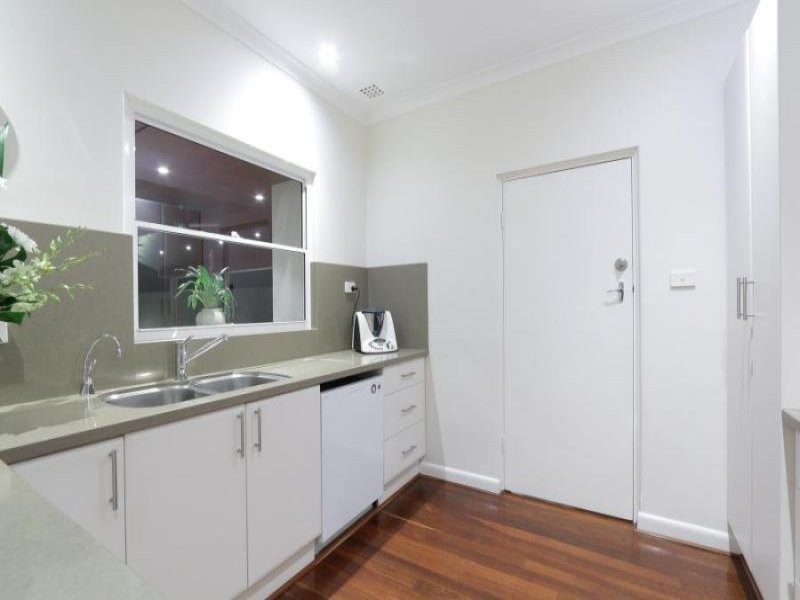 16 Calpin Cr, Attadale WA 6156