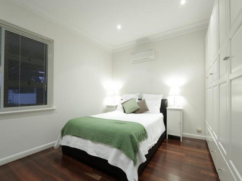 16 Calpin Cr, Attadale WA 6156