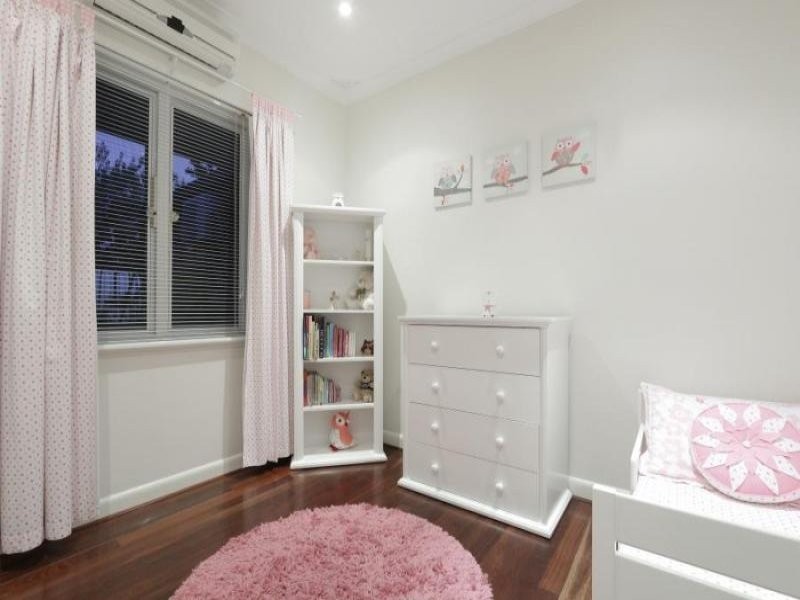 16 Calpin Cr, Attadale WA 6156