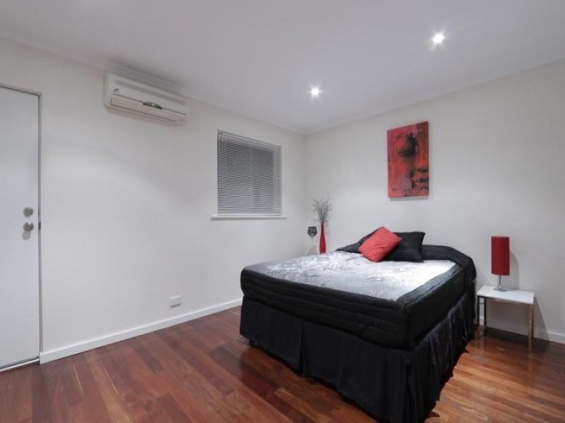 16 Calpin Cr, Attadale WA 6156